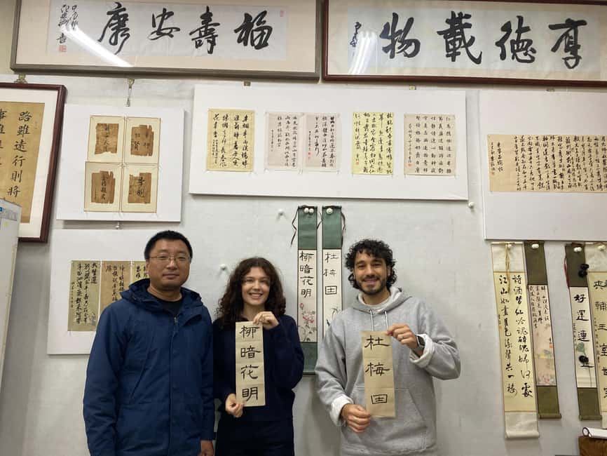 Beijing liulichang : Learn Calligraphy orCarving from Master - Fan painting: a useful work of art