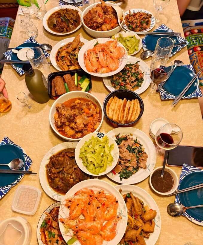 Beijing Market Tour with 10-course Family Feast - Should you book it?