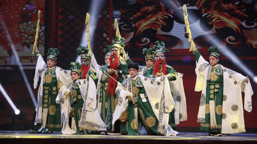 Beijing: Must-See Peking Opera at Liyuan Theatre Ticket - Adding Beijing roast duck before the show