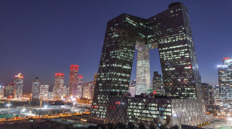 Beijing: Private Sightseeing Nighttime Tour with Transfer - Dinner, snacks, or an evening show