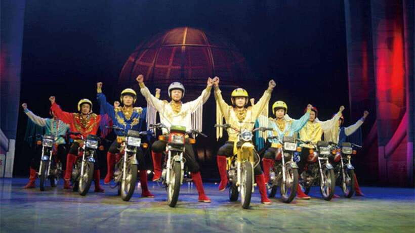 Beijing: Red Theatre Acrobatics Show Ticket-Local Must-See - Ball skills depend on teamwork rather than brute force