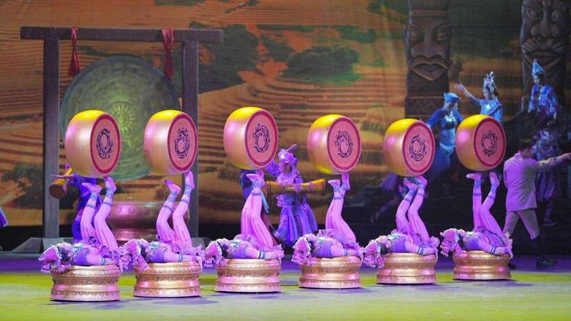Beijing: Red Theatre Acrobatics Show Ticket-Local Must-See - Arriving at the Red Theatre with the right ticket plan