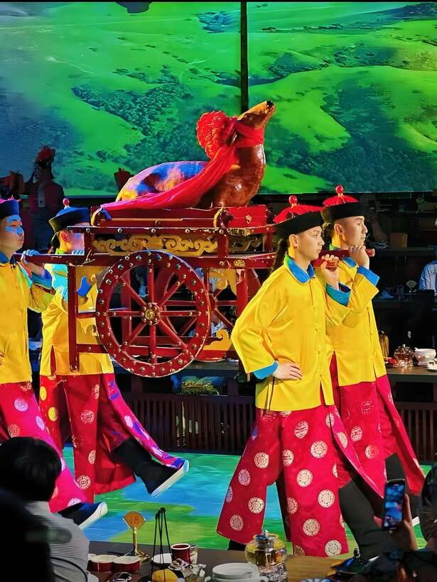 Beijing Royal Banquet with Chinese culture prefermance - Entering Yuxiandu, Beijing’s royal cuisine venue