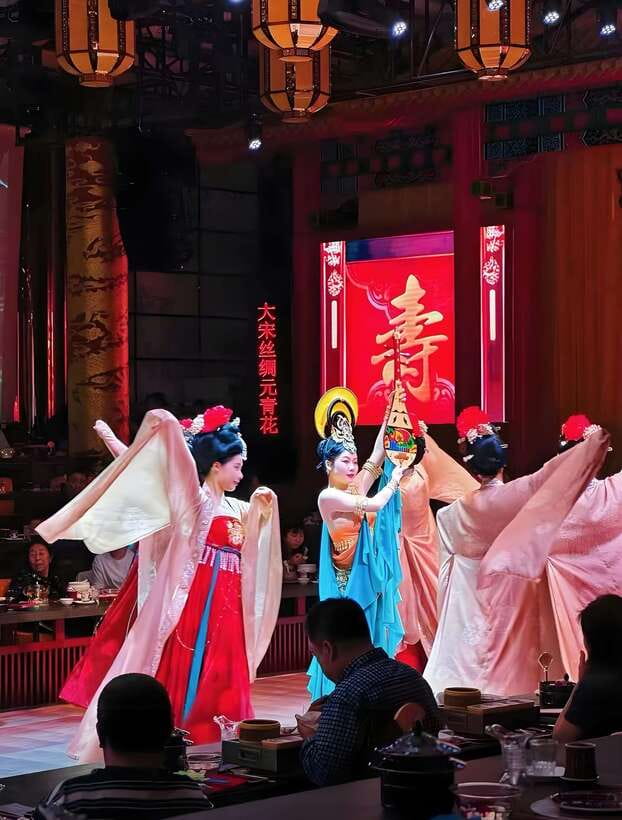 Beijing Royal Banquet with Chinese culture prefermance - The Chinese cultural performance
