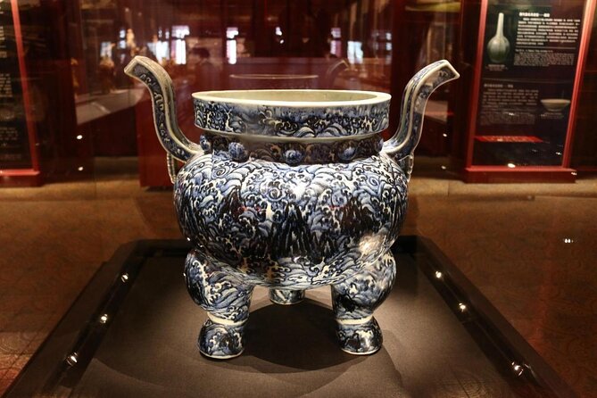 Beijing's Forbidden City with Special Viewing of Treasure Gallery and the Great Wall Ruins at Badaling - Entering the Forbidden City and its imperial courtyards