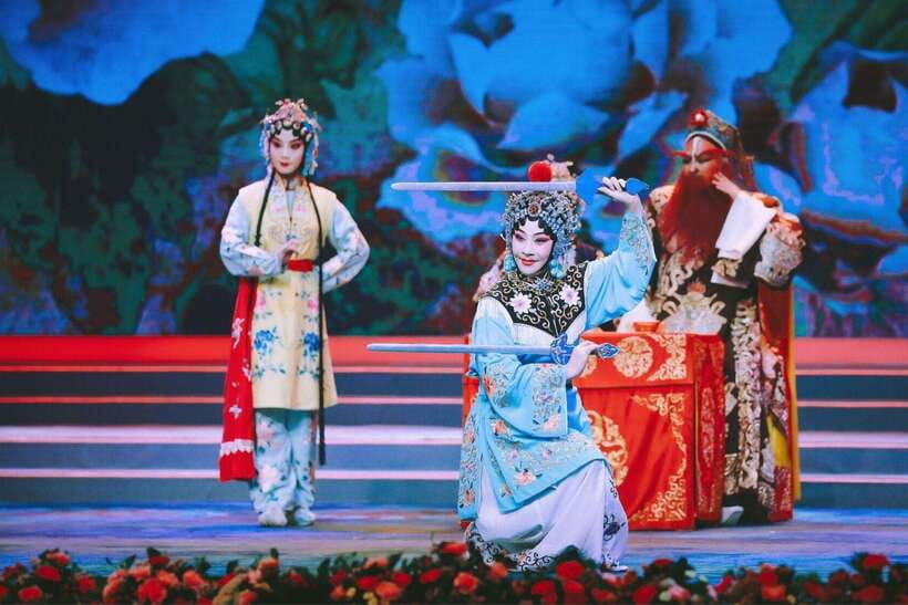 Beijing: Traditional Cultural Show Peking Opera Tickets - Arriving at 6:45 PM for the makeup ritual