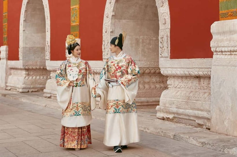 Beijing Traditional Hanfu Experience & Photoshoot for Groups - Choosing your Hanfu and personal style
