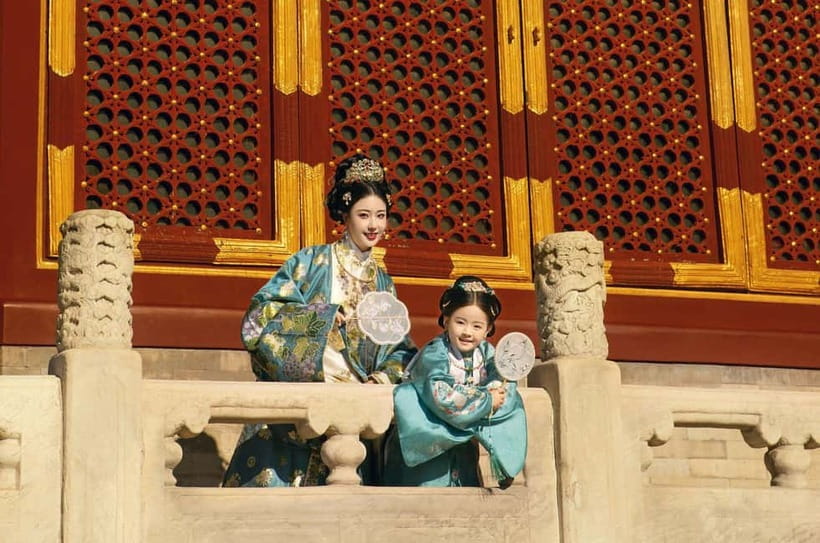Beijing Traditional Hanfu Experience & Photoshoot for Groups - Makeup, hair, and accessories: the real transformation
