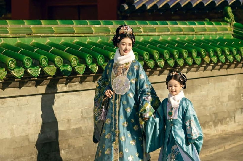 Beijing Traditional Hanfu Experience & Photoshoot for Groups - Starting at Jinyu Hutong Station Exit C