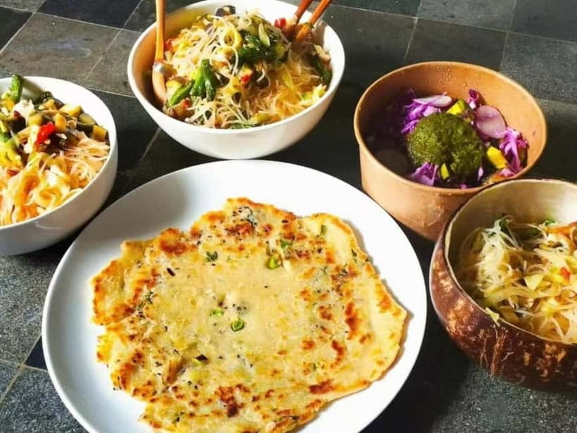Beijing: Vegan Home Cooking & Local Market Tour with Sanxia - Tea and dim sum slow down the middle of the day