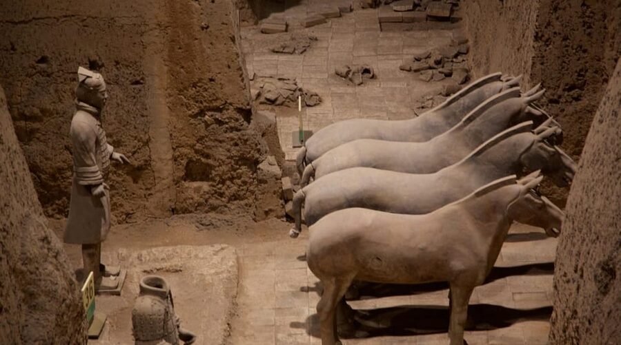 Beijing: Xi'an Terracotta Tour by Train-All Tickets Included - Meeting your Xi’an driver at the arrival hall