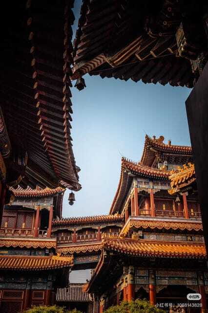 Beijing: Yonghe Lama Temple Tickets with guide (optional) - Moving through Yonghe Gate and the main halls