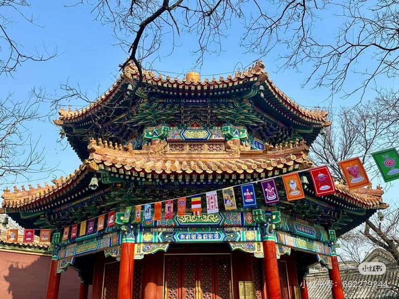 Beijing: Yonghe Lama Temple Tickets with guide (optional) - What the English guide adds