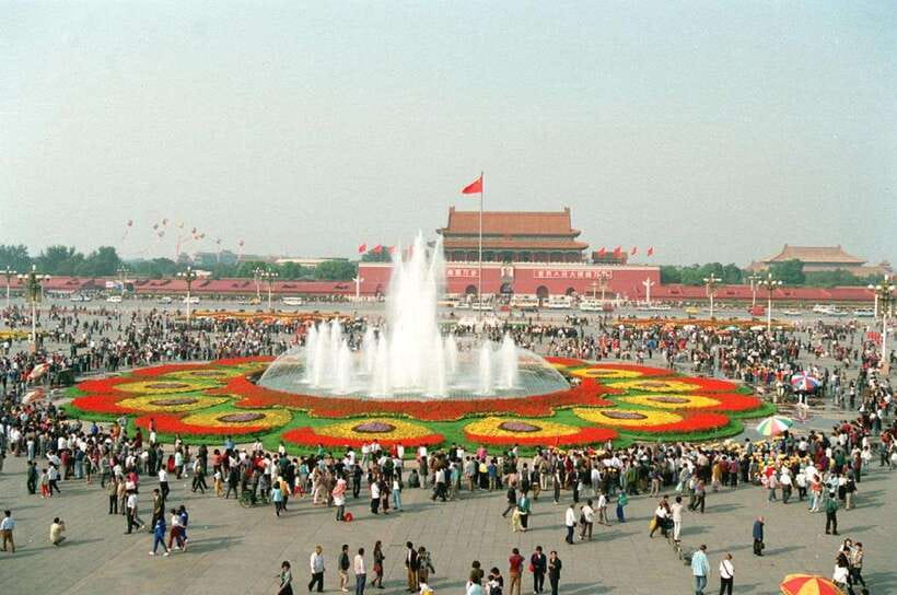 Beijing: Zhongshan Park Entrance Ticket - Entering through the Zhongshan Park gate