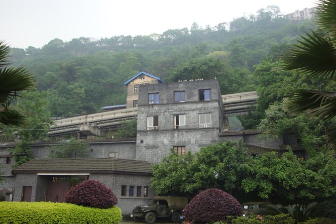 Best of Chongqing One Day Tour: Stilwell Museum, Arhat Temple, Eling Park, Panda - Chongqing Museum on Pipashan Mountain