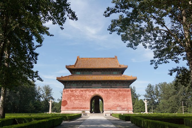 Boutique Tour: Juyongguan, Sacred Way and Dingling of Ming Tombs - What the private format changes