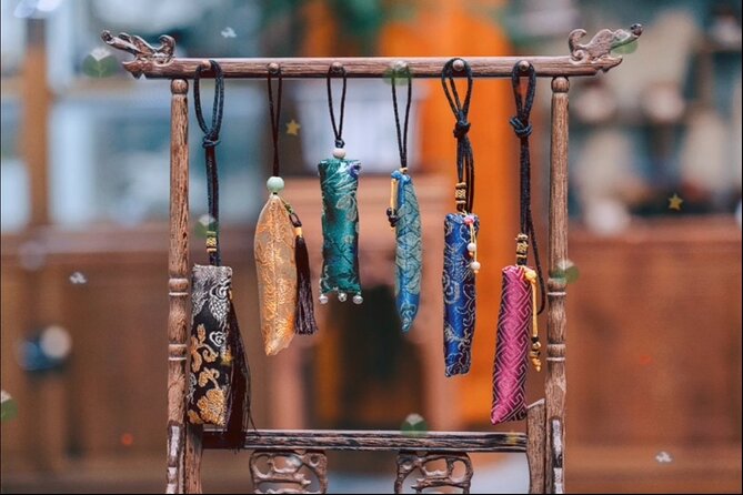 Chengdu-Create your OWN Cultural souvenir-With TEA and Snacks - Choosing between bamboo, sachets, and silver work