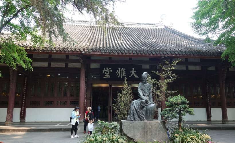 Chengdu: Du Fu Thatched Cottage Museum Ticket for Adult - Entering through the five-part central axis