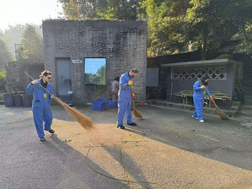 Chengdu: Dujiangyan Panda Base Volunteering Day Trip - Registration, work clothes, and the first instructions