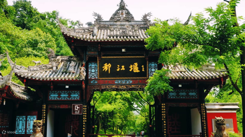 Chengdu: Dujiangyan World’s Oldest Water Conservancy Project - Fulong Temple and the story below the surface