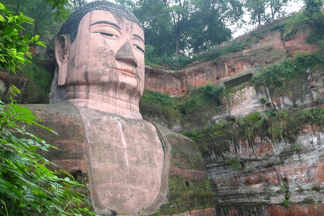 Chengdu Panda Leshan Buddha and Mount Emeishan 2 Days Tour - Why this combination works in only two days