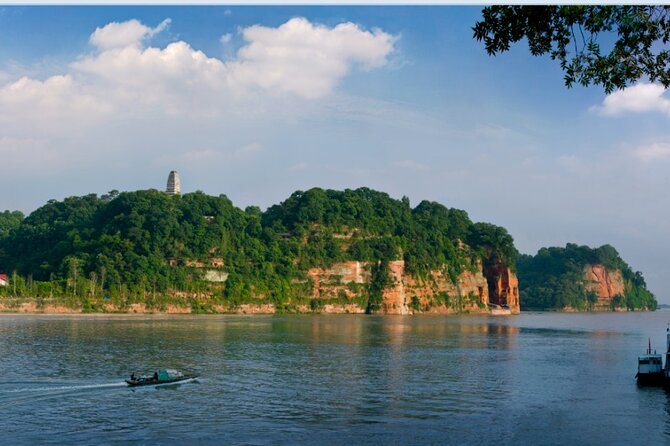 Chengdu Panda & Leshan Giant Buddha Premium Private Day Tour - Meeting the 71-meter Leshan Buddha