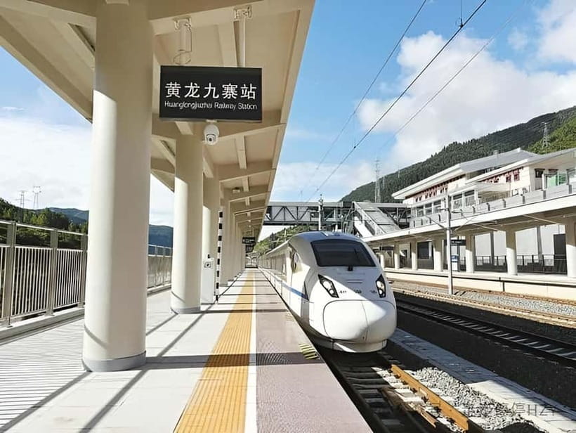 Chengdu: private 2-Day Huanglong Jiuzhaigou tour by train - Day 1: From Chengdu East Station to Huanglong