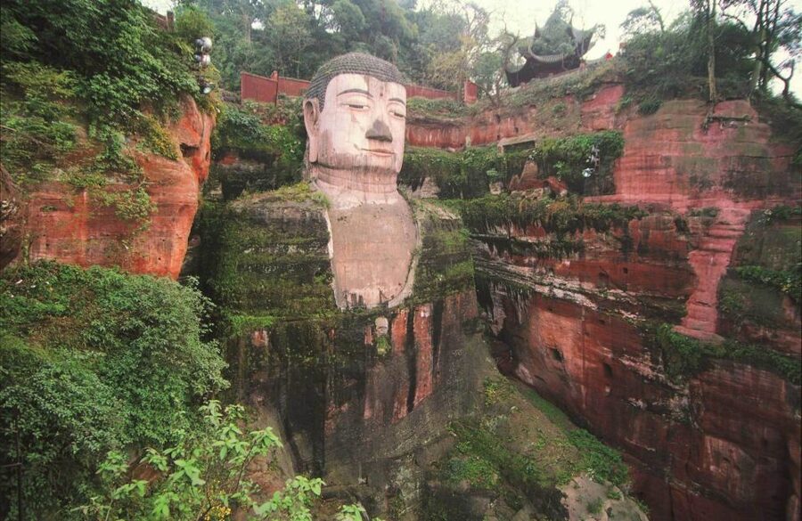 Chengdu Private Tour of Leshan Buddha and Panda Base - A Sichuan lunch before the Buddha