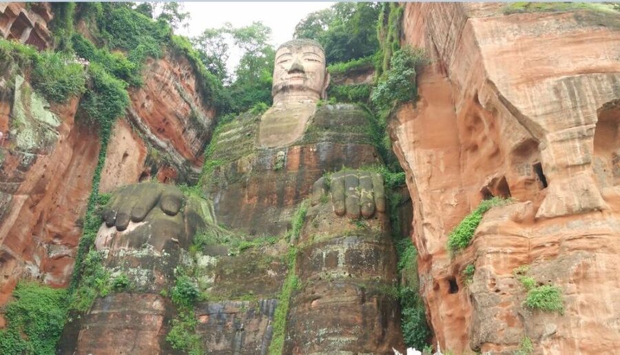 Chengdu Private Tour of Leshan Buddha and Panda Base - Starting early at the Chengdu Panda Base