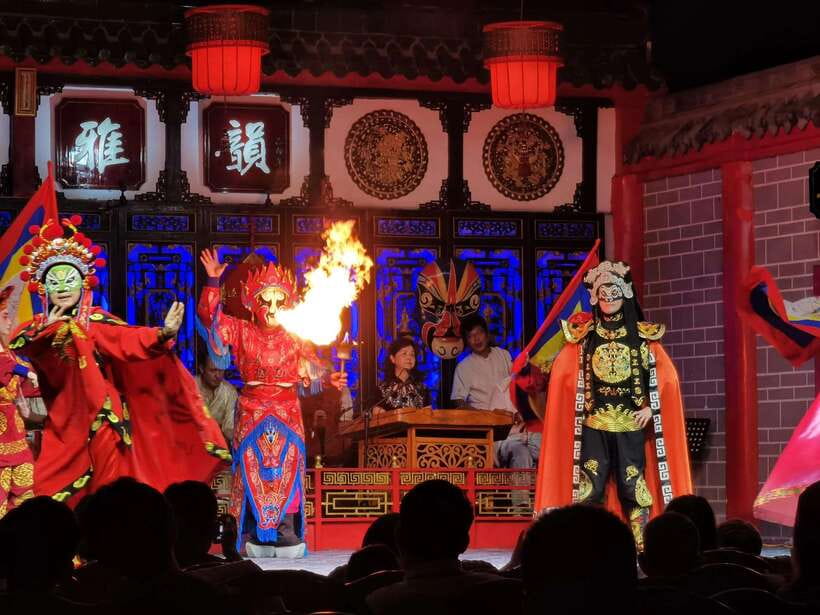 Chengdu: Sichuan Opera Face-Changing and Acrobatics Show - Why the Face-Changing Act Matters