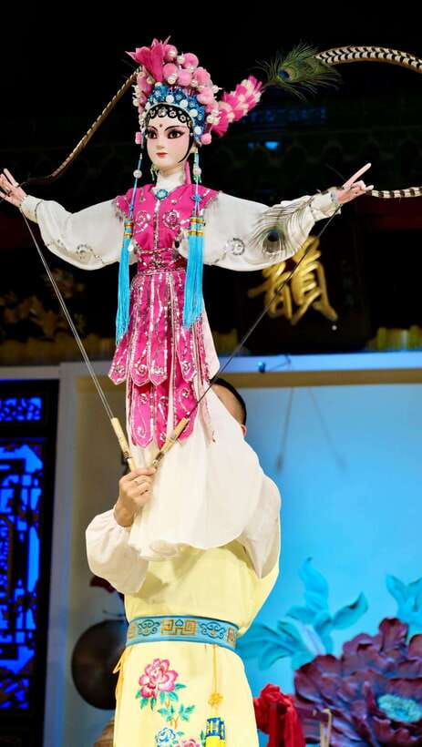 Chengdu: Sichuan Opera Face-Changing and Acrobatics Show - What the 90-Minute Evening Feels Like