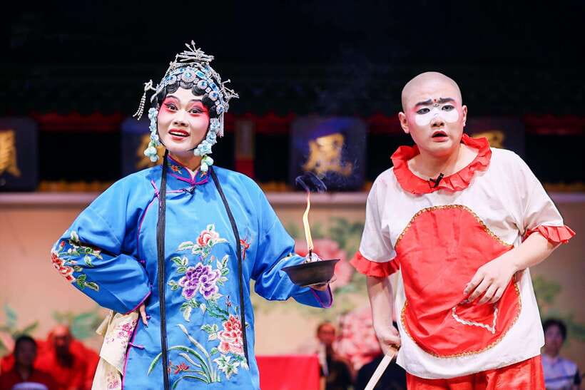 Chengdu: Sichuan Opera Face-Changing and Acrobatics Show - The Qingyang Palace Setting in Chengdu