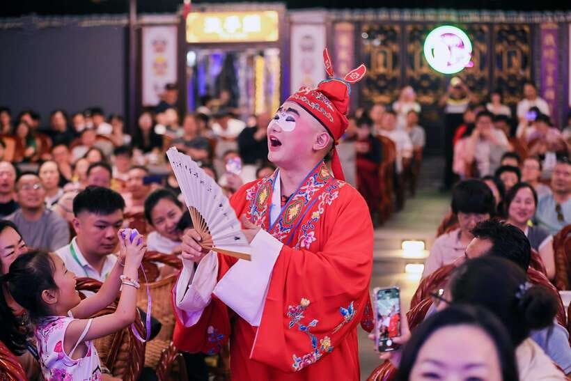 Chengdu: Sichuan Opera Face-Changing and Acrobatics Show - Booking, Tickets, and Seating Choices