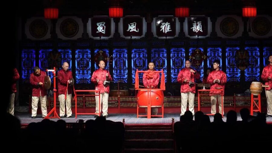 Chengdu: Sichuan Opera Shu Feng Yan Yun Evening Show Ticket - Face-changing, the moment everyone waits for