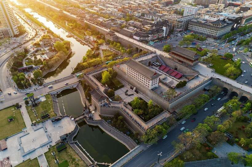 Chengdu: Xi'an Terracotta Warriors Day Trip by Bullet Train - Two hours with the Terracotta Warriors