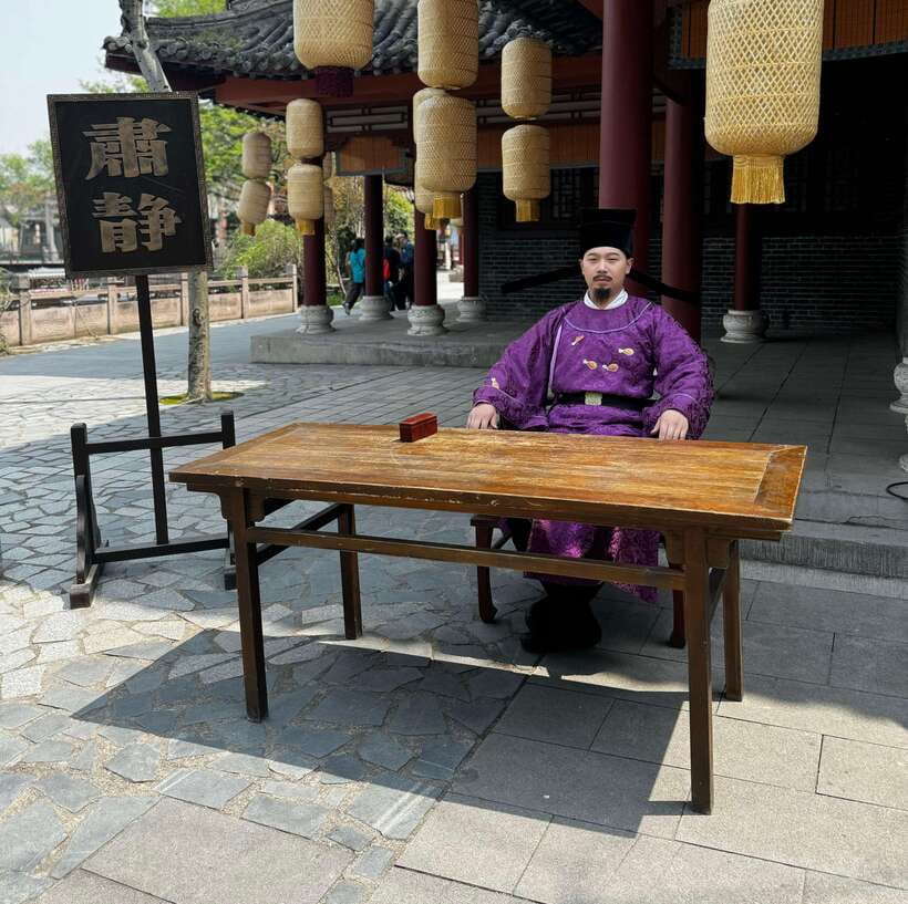China Hollywood and Yiwu-the offline Temu commercial heaven - Yiwu International Trade City, where shopping gets industrial