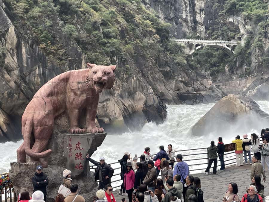 China Shangri-La Tiger Leaping Gorge : A Canyon Adventure - Why Tiger Leaping Gorge Is Worth Your Day