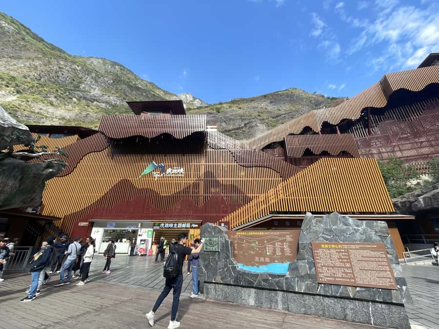 China Shangri-La Tiger Leaping Gorge : A Canyon Adventure - The Return Ride and Realistic Timing