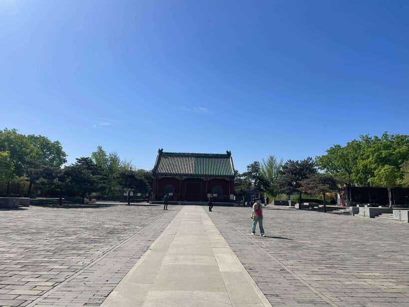 Chinese Kungfu class in old temple beside Forbidden Ci - Why the setting changes the whole lesson