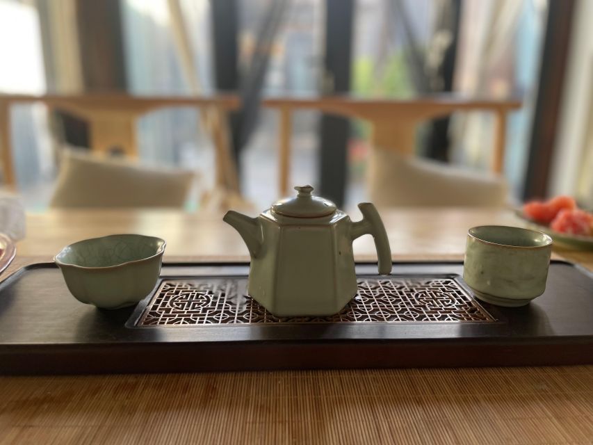 Chinese Tea ceremony in Beijing Hutong courtyard - Key points at a glance