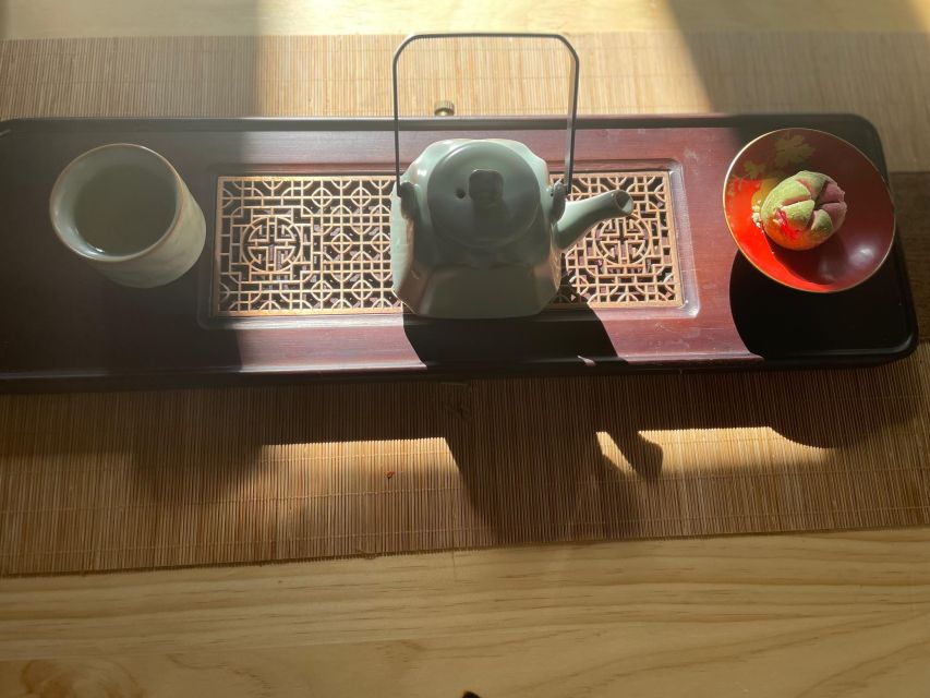 Chinese Tea ceremony in Beijing Hutong courtyard - What happens during the one-hour ceremony