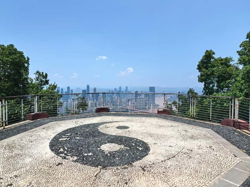 Chongqing: Historical Blocks, Temple, and Mountain Tour - Local snacks: a short but useful food stop