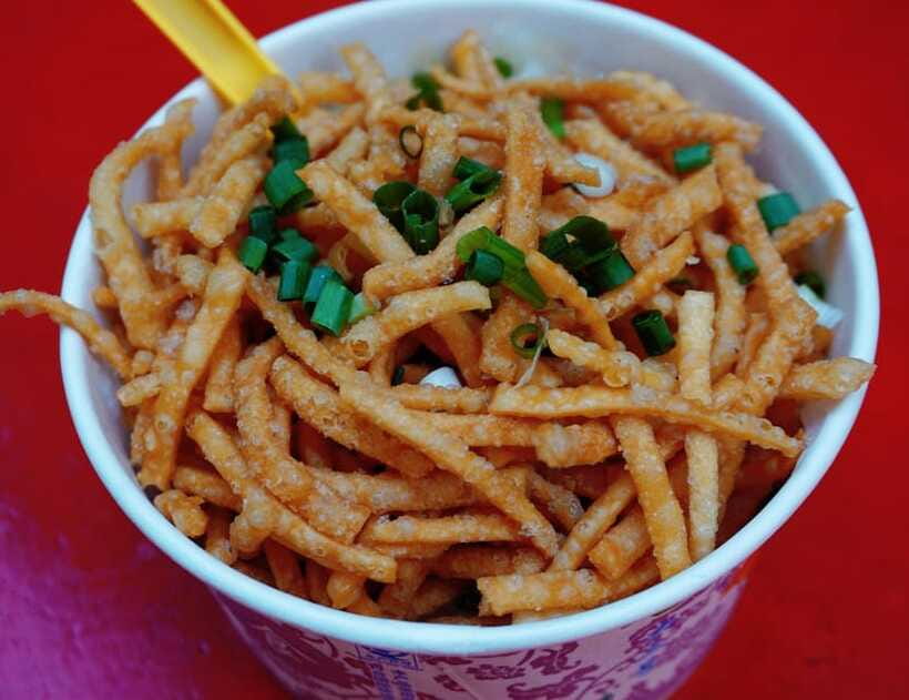 Chongqing: Local Flavors Food Tour - Two 30-minute walks change the rhythm