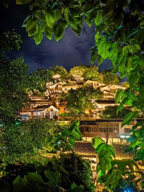 Chongqing: Magic Night View and Secret Viewing Spots Tour - The metro ride adds local texture
