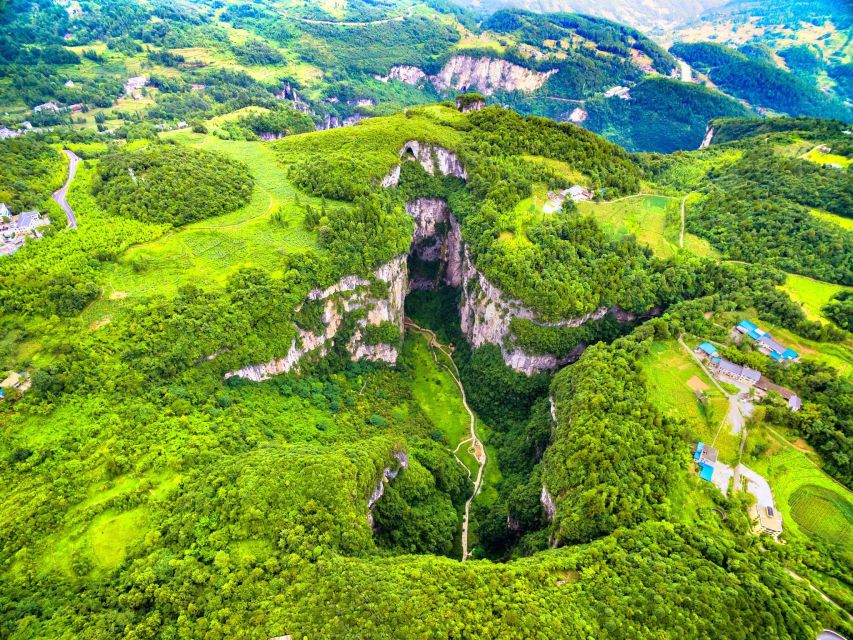 Chongqing: Private Day Tour to Wulong Karst Geological Park - Meeting your guide in downtown Chongqing