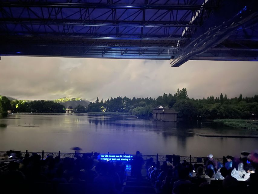 Customized Hangzhou Guided Tour Based on Your Interests - The evening West Lake show
