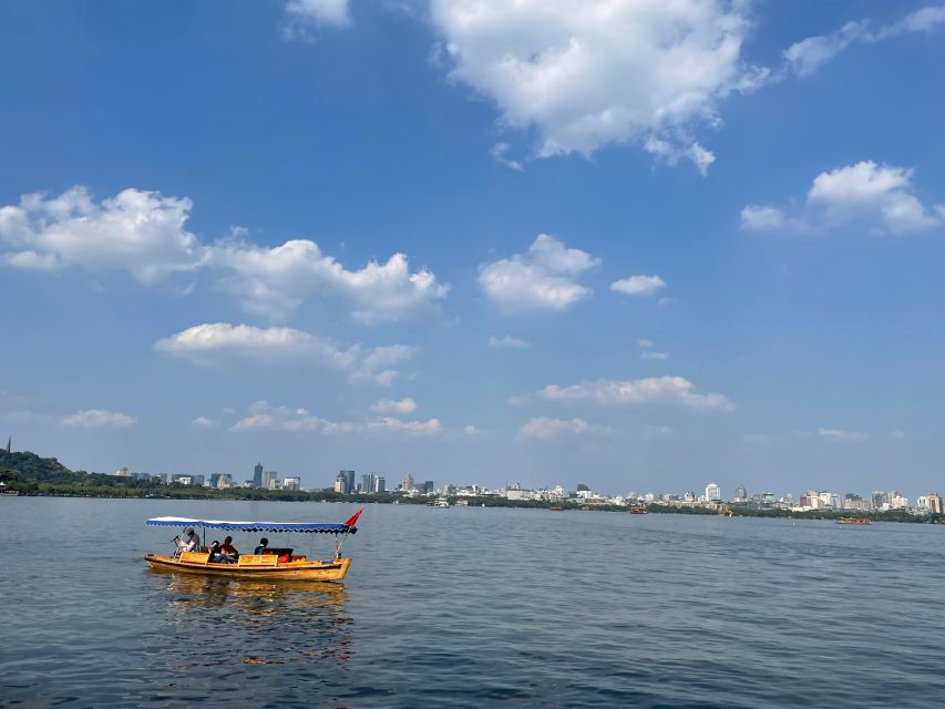 Customized Hangzhou Guided Tour Based on Your Interests - Lingyin Temple and the quiet side of Hangzhou