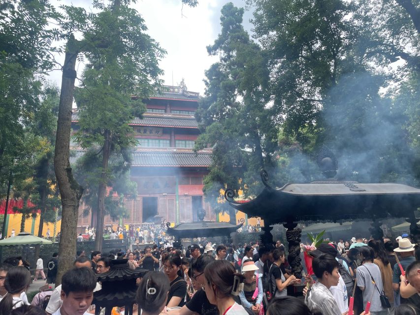 Customized Hangzhou Guided Tour Based on Your Interests - Sijiqing Clothes Market for serious shopping