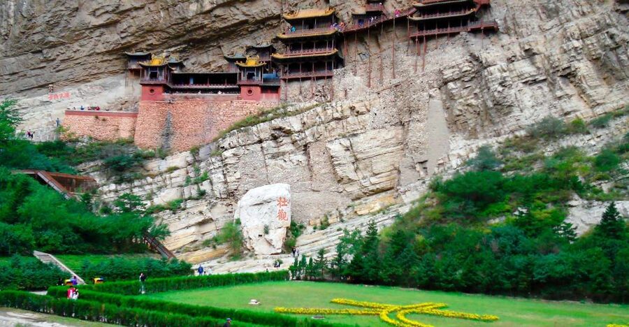 Datong: Temples and Grottoes day tour with tickets options - A local lunch between the two sights