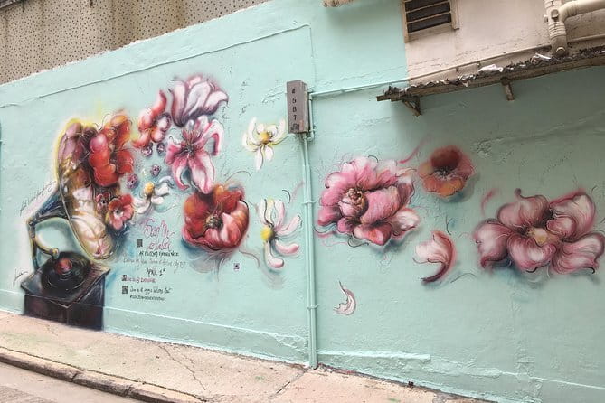 Discover the Best of Hong Kong Street Art - Private tour - Why Hong Kong street art works so well here
